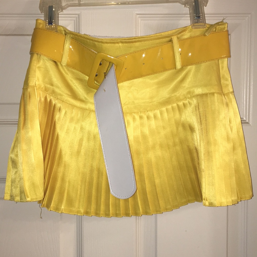 Yellow pleated mini summer skirt